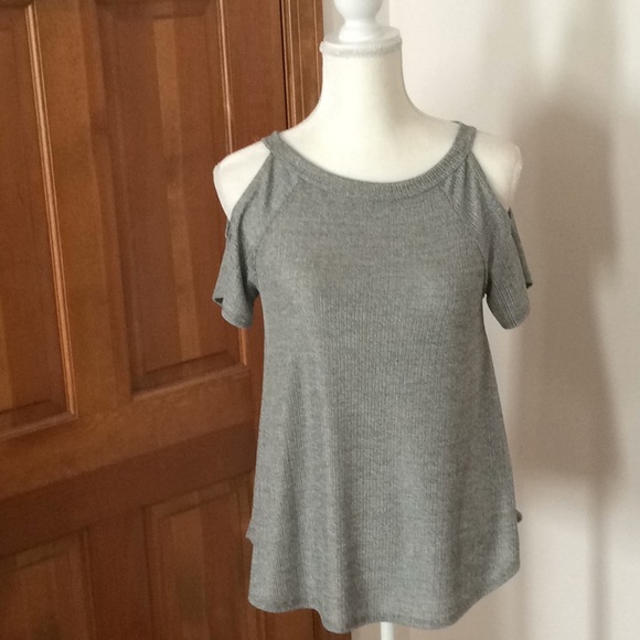 gaze Tops - Peek a Boo Sleeve Top
